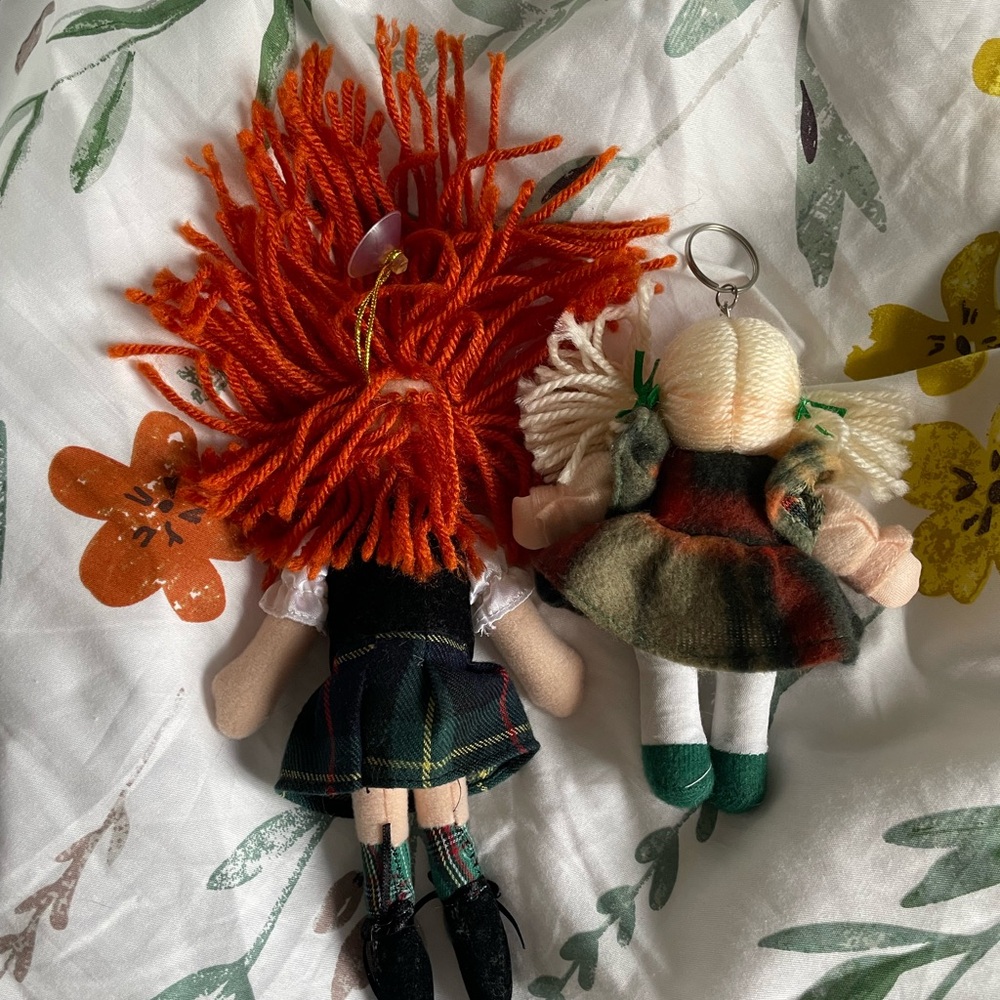 Colorful Irish Doll Set with Red and Green Outfits - Picture 4 of 6